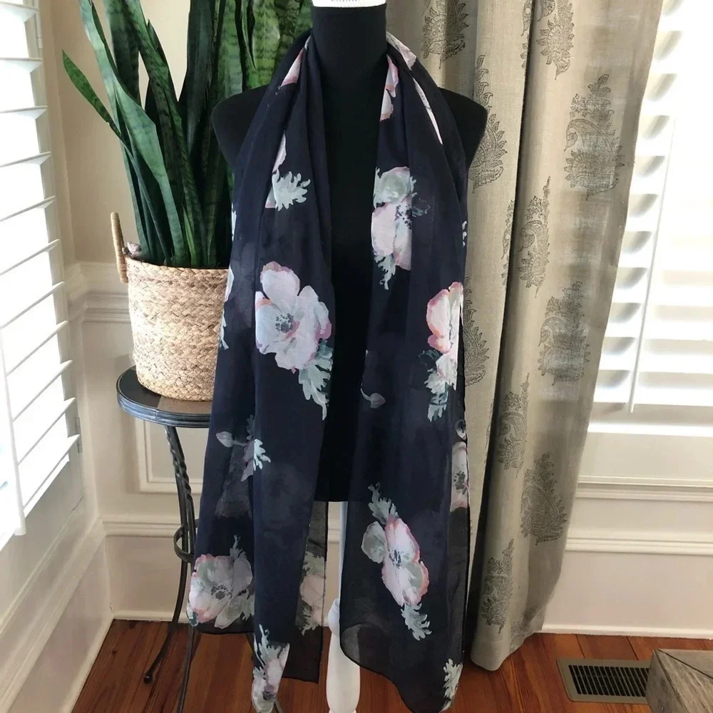 Joules Clothing Great Britain Navy‎ Floral Lightweight rectangle scarf wrap pink